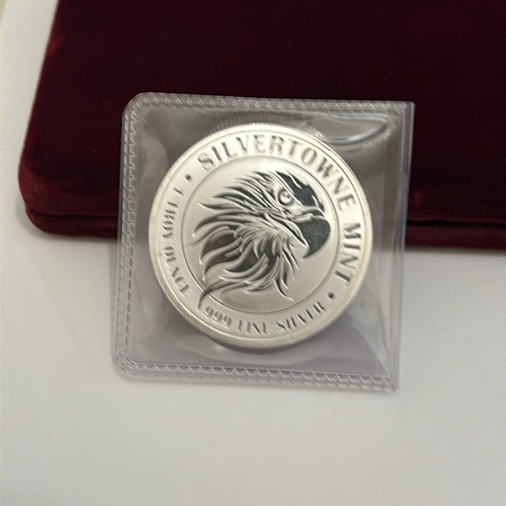 Silver coin 1 oz 999 fine Silver town mint a beautiful Eagle edition 🦅 - Picture 12 of 14